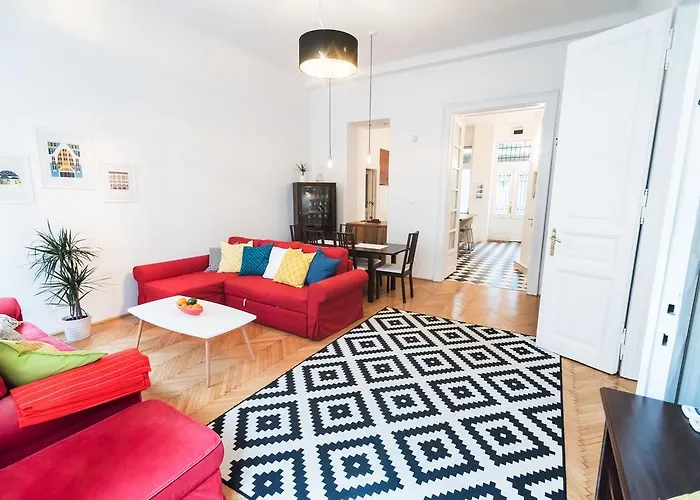 Anker Apartment At Deak Sq.